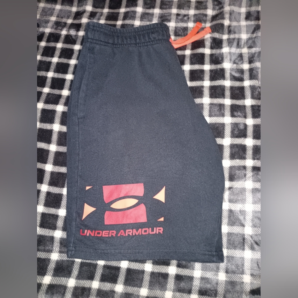 Boys Under Armour Sweat Shorts Sixe XL
